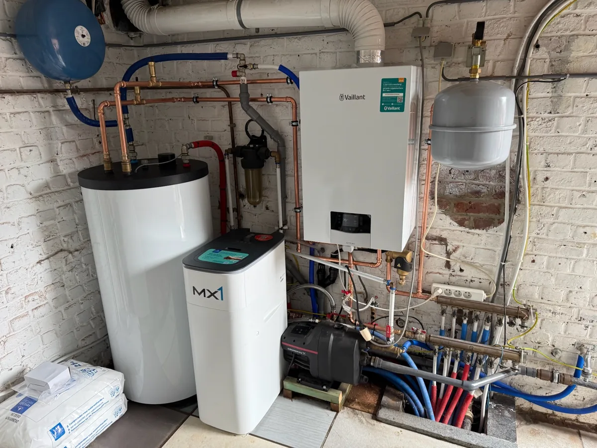 Vaillant verwarmingsinstallatie met MX1 waterverzachter in kelder