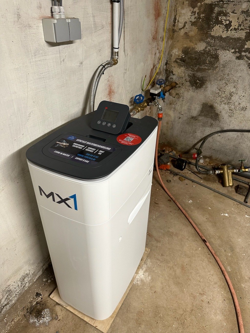 MX1 waterverzachter geïnstalleerd in technische ruimte
